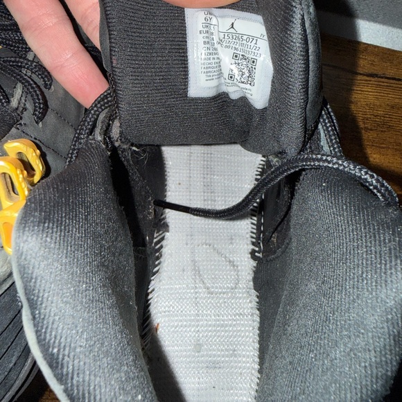 Nike Air Jordan 12 Retro GS Black Taxi 153265-071 Size 6Y Sneakers Black Yellow - Picture 8 of 10